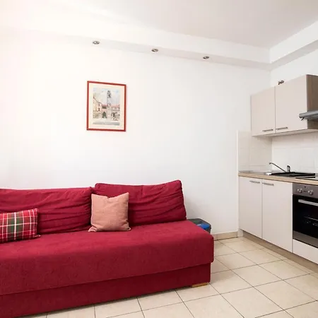 Sunny Valbandon Apartment *