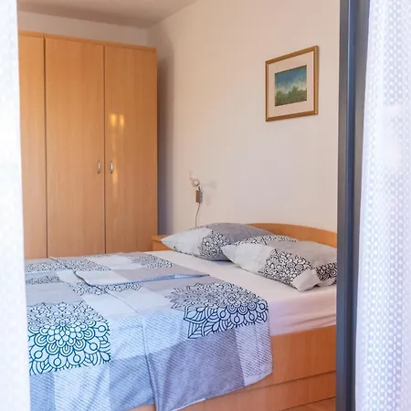 Sunny Valbandon Apartment *