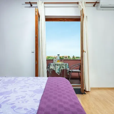 Sunny Valbandon Apartment *